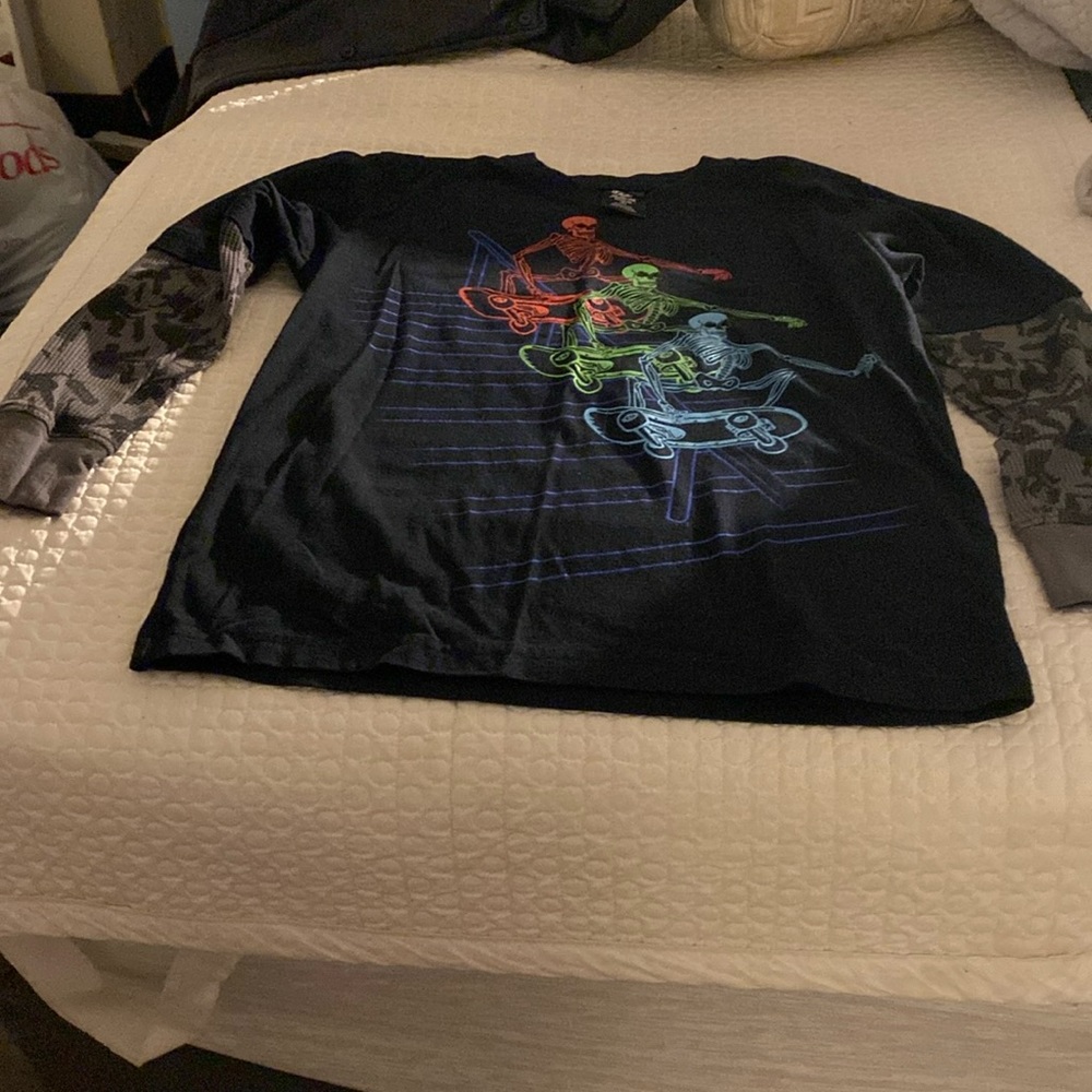 Boys, long sleeve shirt, black size medium